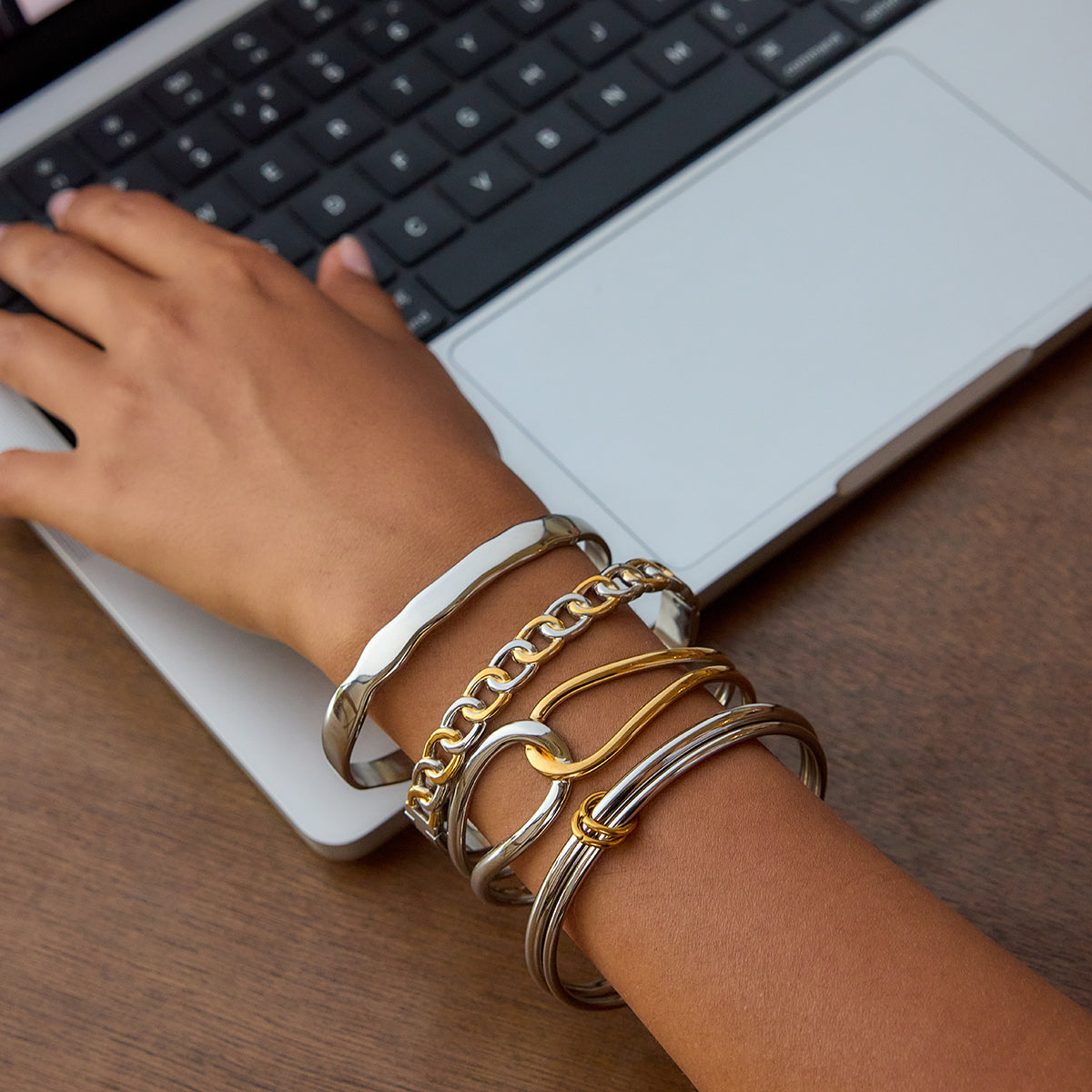 Unity Link Armband