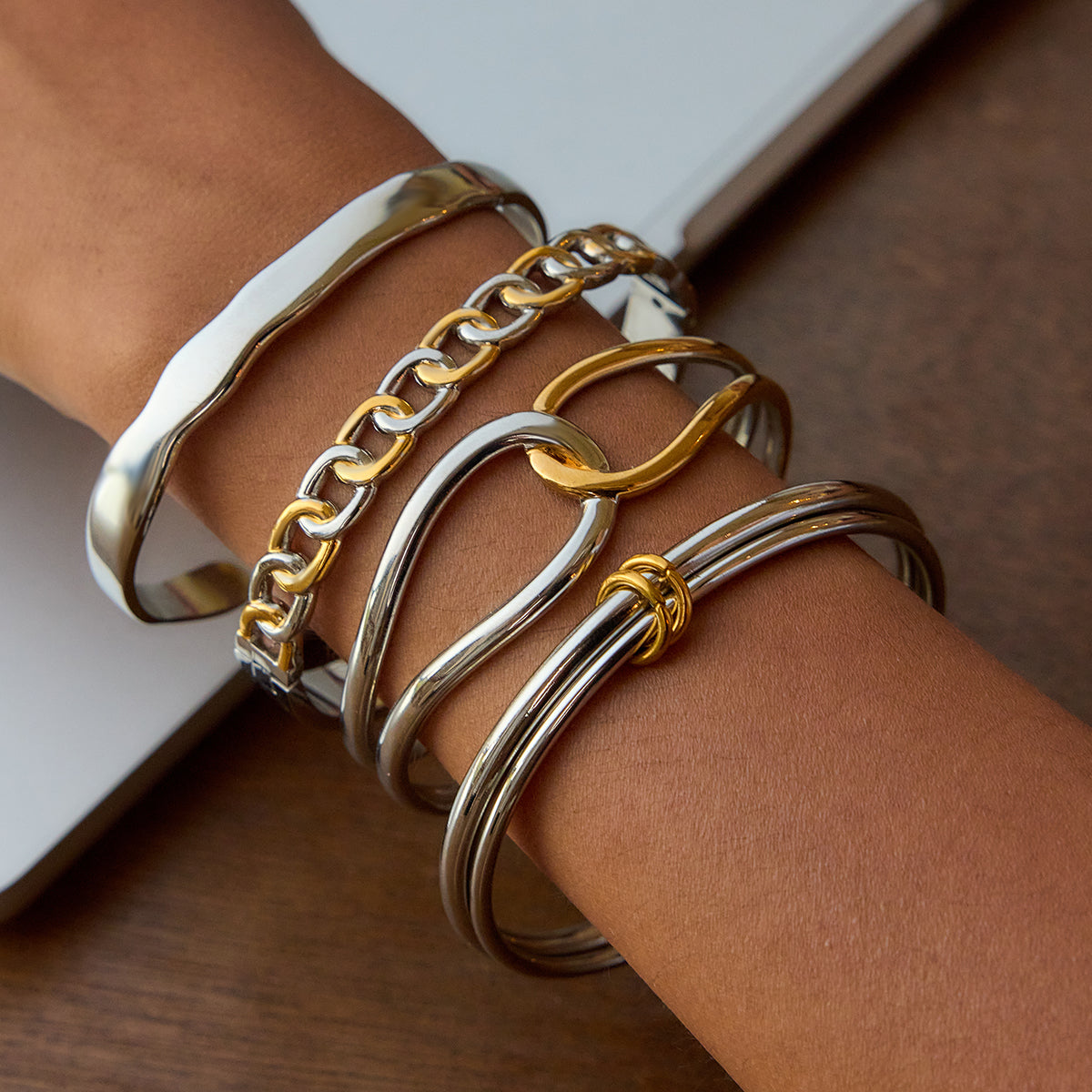 Unity Link Armband